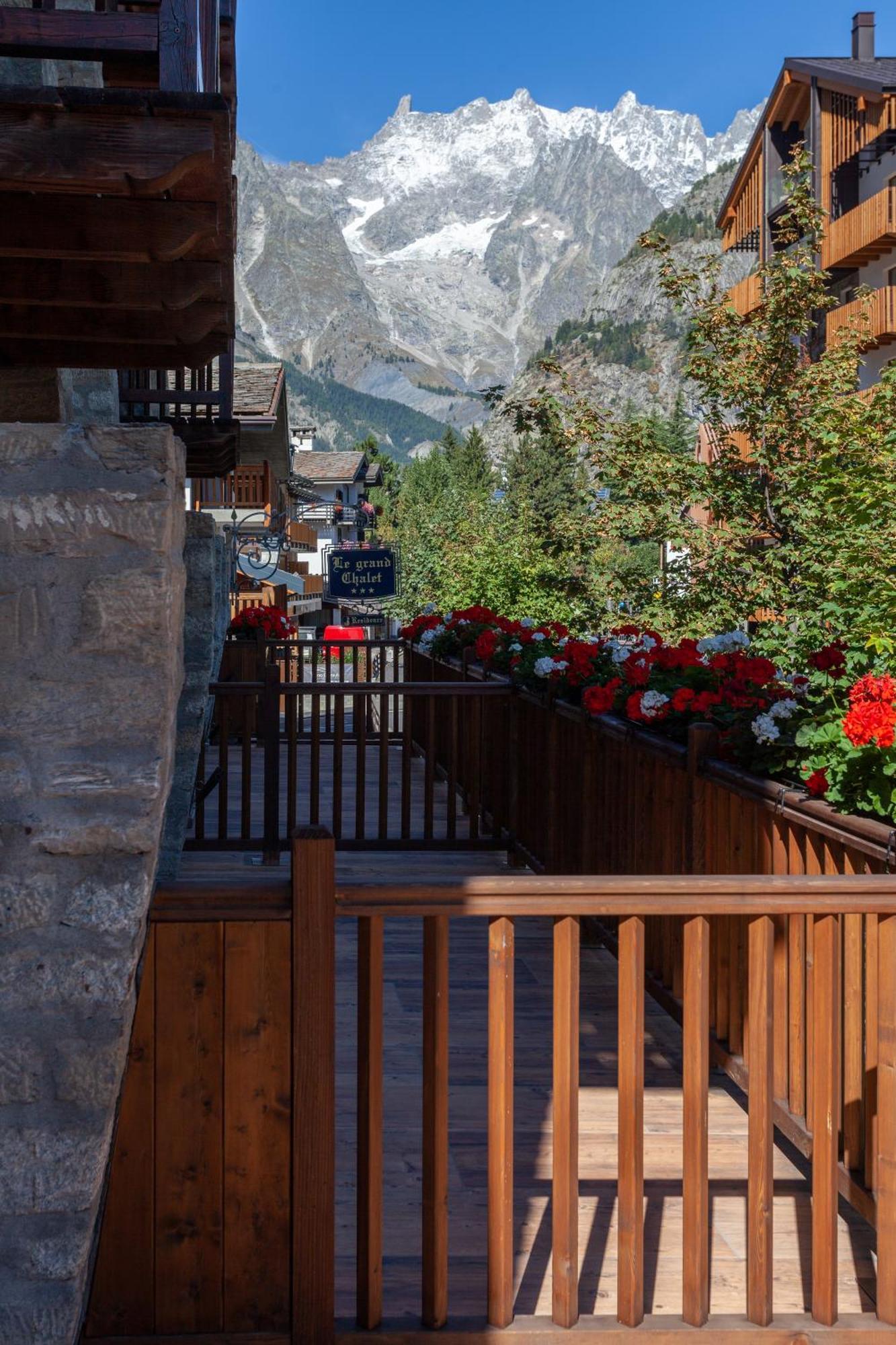 Residence Le Grand Chalet Courmayeur Exterior foto